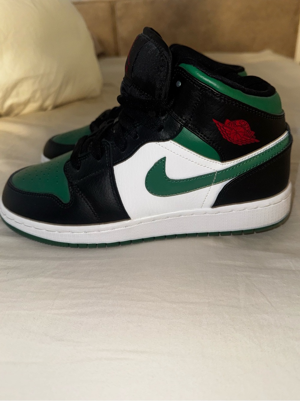 Nike Air Jordan High-Top Sneakers in Black, Green, size 6 youth = 7 in women